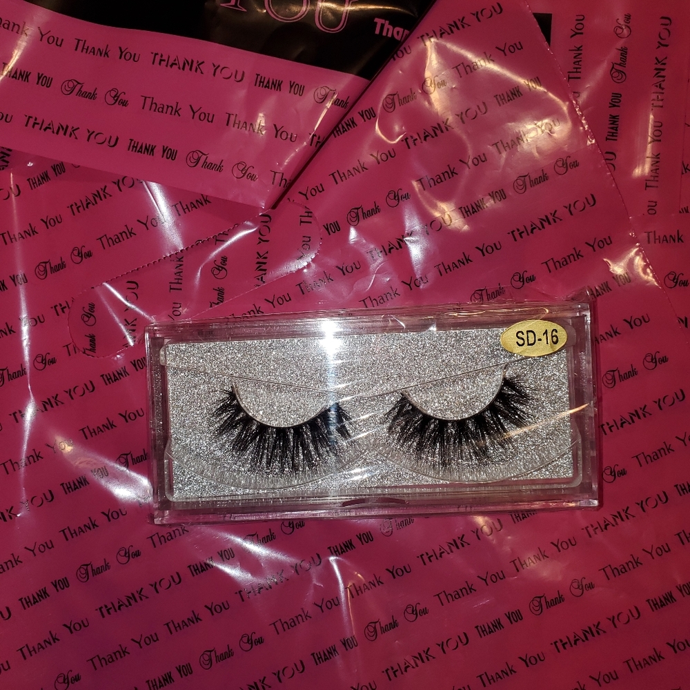 LASHES - Picture 4 of 4